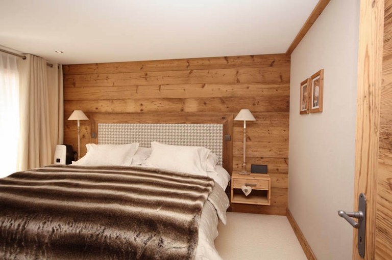 Chambre à coucher en vieux bois