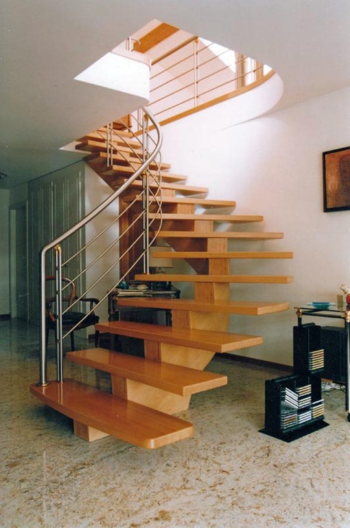 Escalier avec main courante en inox