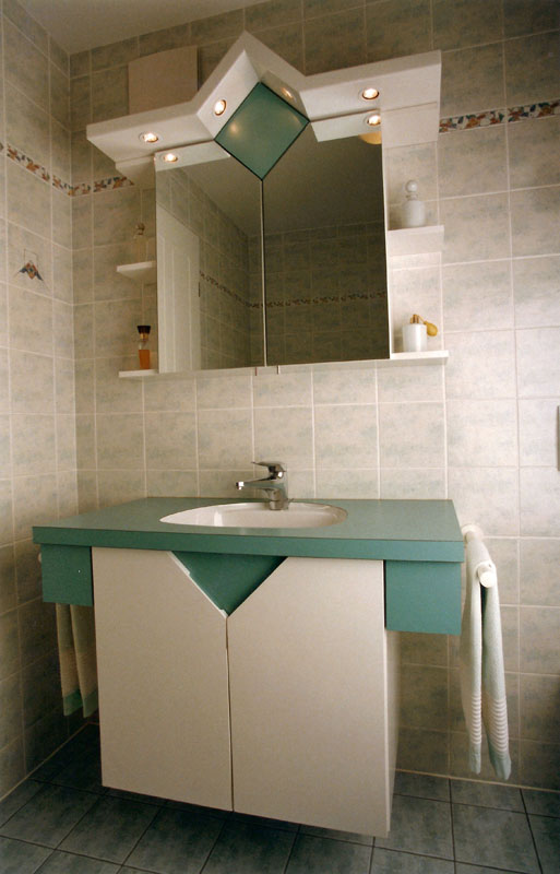 Meuble salle de bain en laque et stratifié
