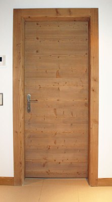 Porte bois en sapin étuvé brossé