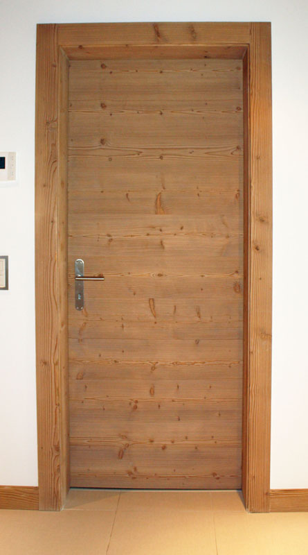 Porte bois en sapin étuvé brossé