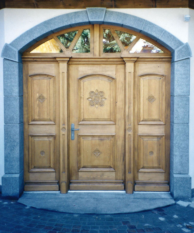 Porte bois en sapin teinté